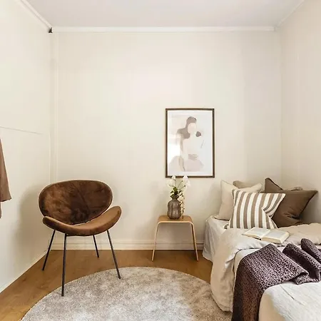 Large Historic In The Part Of Apartman *