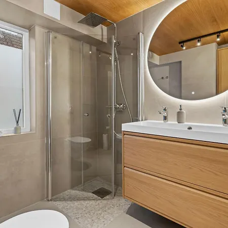 Large Historic In The Part Of Appartement *