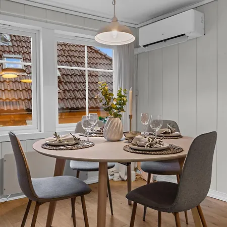 Large Historic In The Part Of Appartement