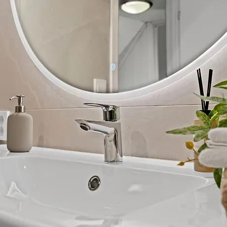 Large Historic In The Part Of Appartement *